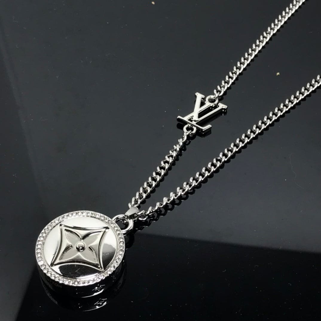 LV Silver Four-Leaf Zircon Dual-Tone Necklace - Image 5