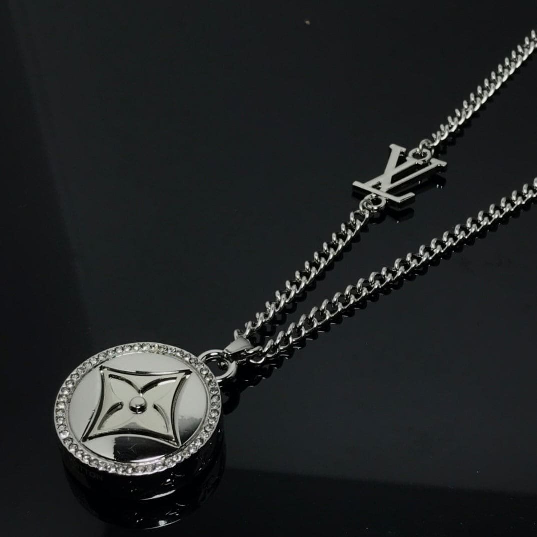 LV Silver Four-Leaf Zircon Dual-Tone Necklace - Image 6