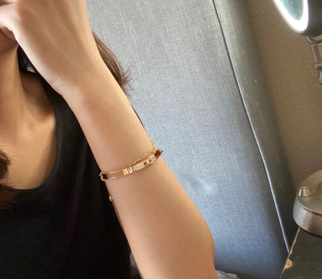 Hermès Gold Kelly Lock Diamond Bangle - Image 6