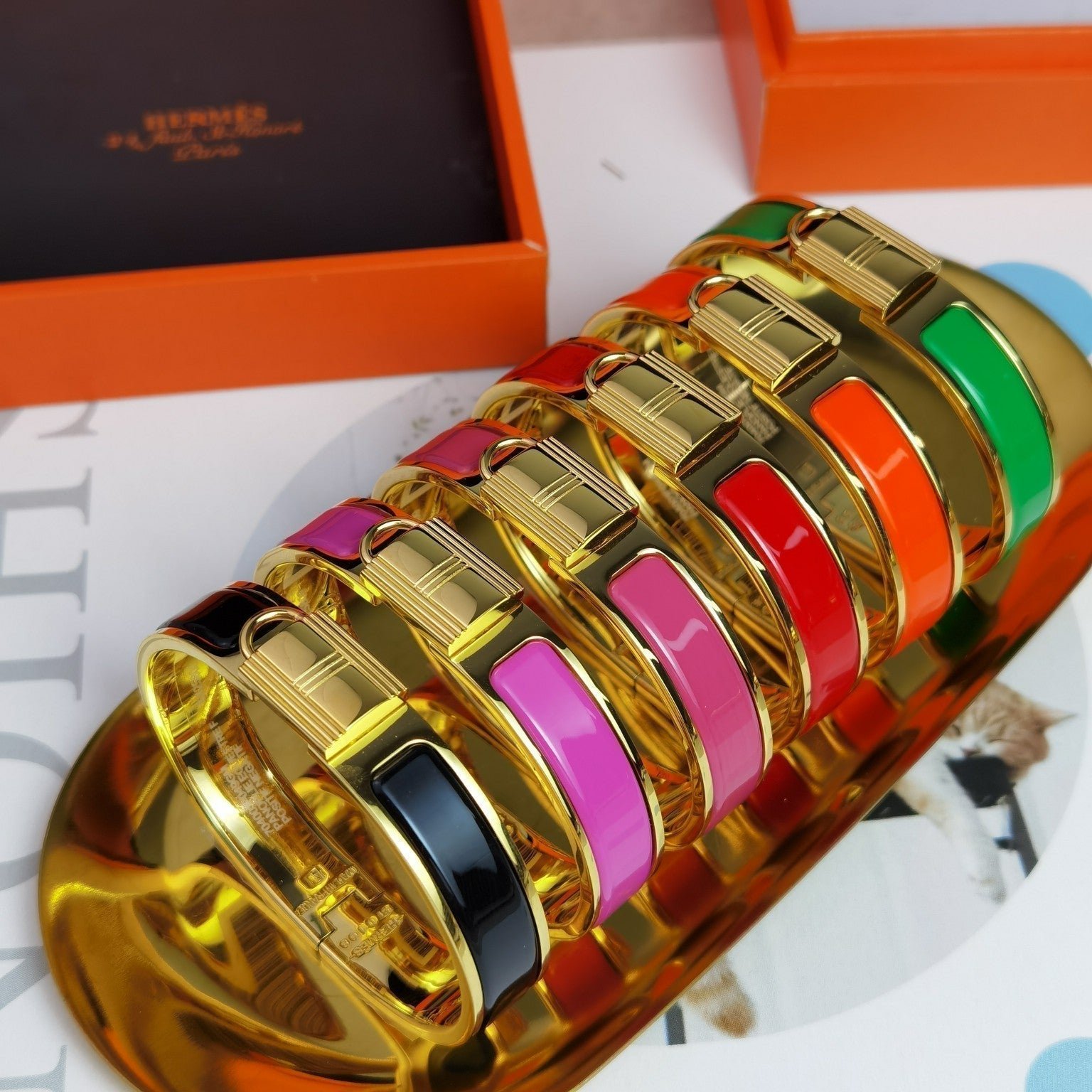 Hermès Gold Coral Enamel Hinged Bracelet - Image 3