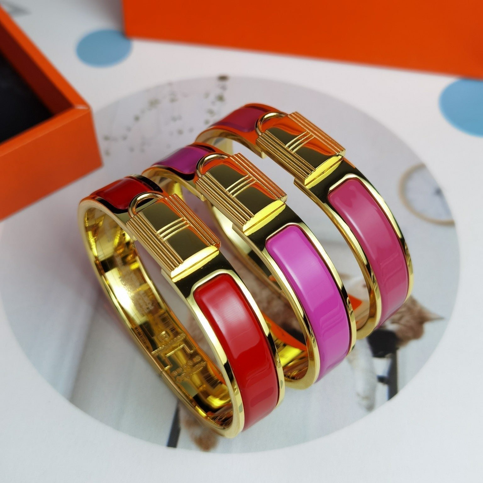 Hermès Gold Coral Enamel Hinged Bracelet - Image 4