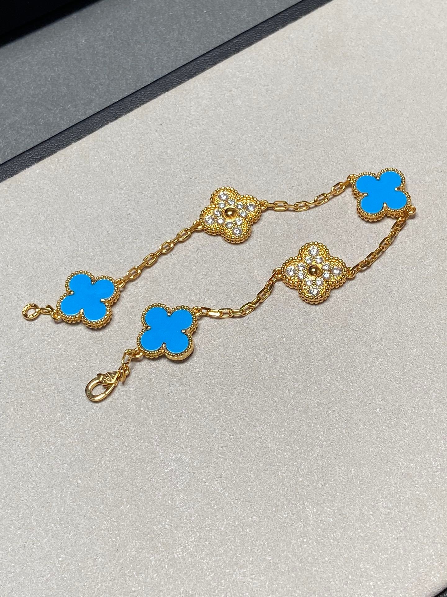 Van Cleef VA 5 Motifs Gold Turquoise Diamond Bracelet - Image 6