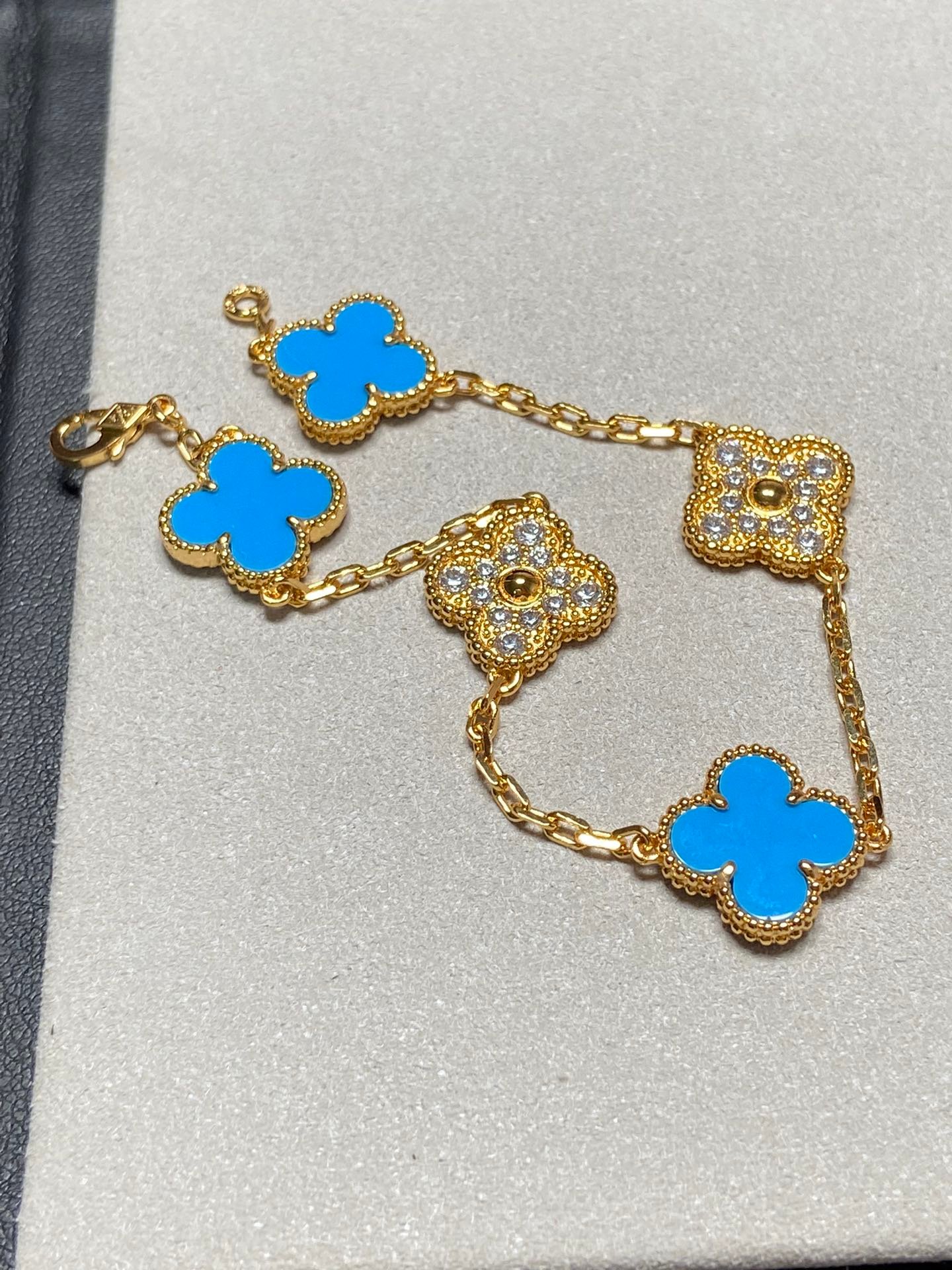 Van Cleef VA 5 Motifs Gold Turquoise Diamond Bracelet - Image 9