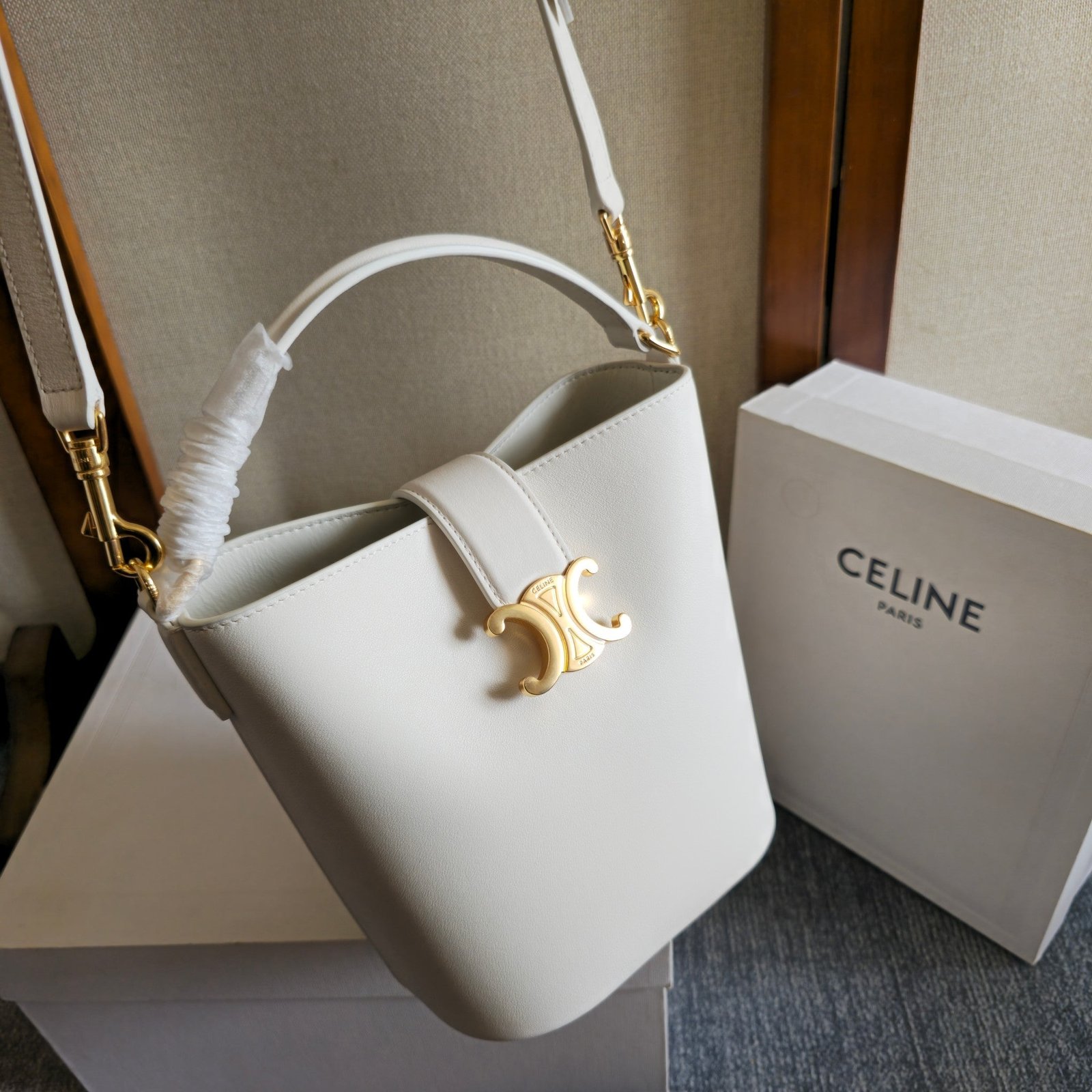Celine New Small Calfskin Bucket Bag - Image 4