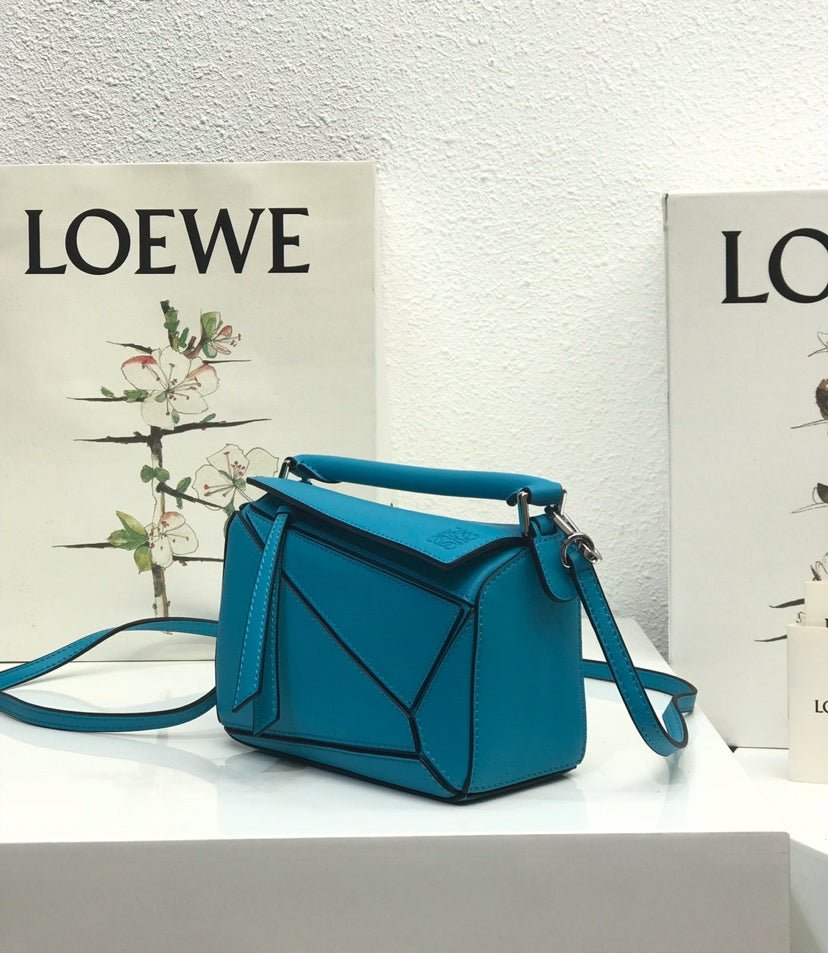Alternative view of LOE MINI 18 PUZZLE BAG IN BLUE GREEN CALFSKIN