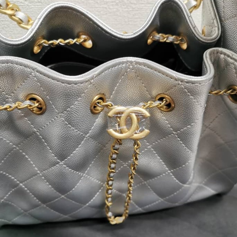 Chanel 25 Small Handbag Metallic Grained And Gold Tone Metal Silver 26Cm AS5293 B20405 NZV67 - Image 3