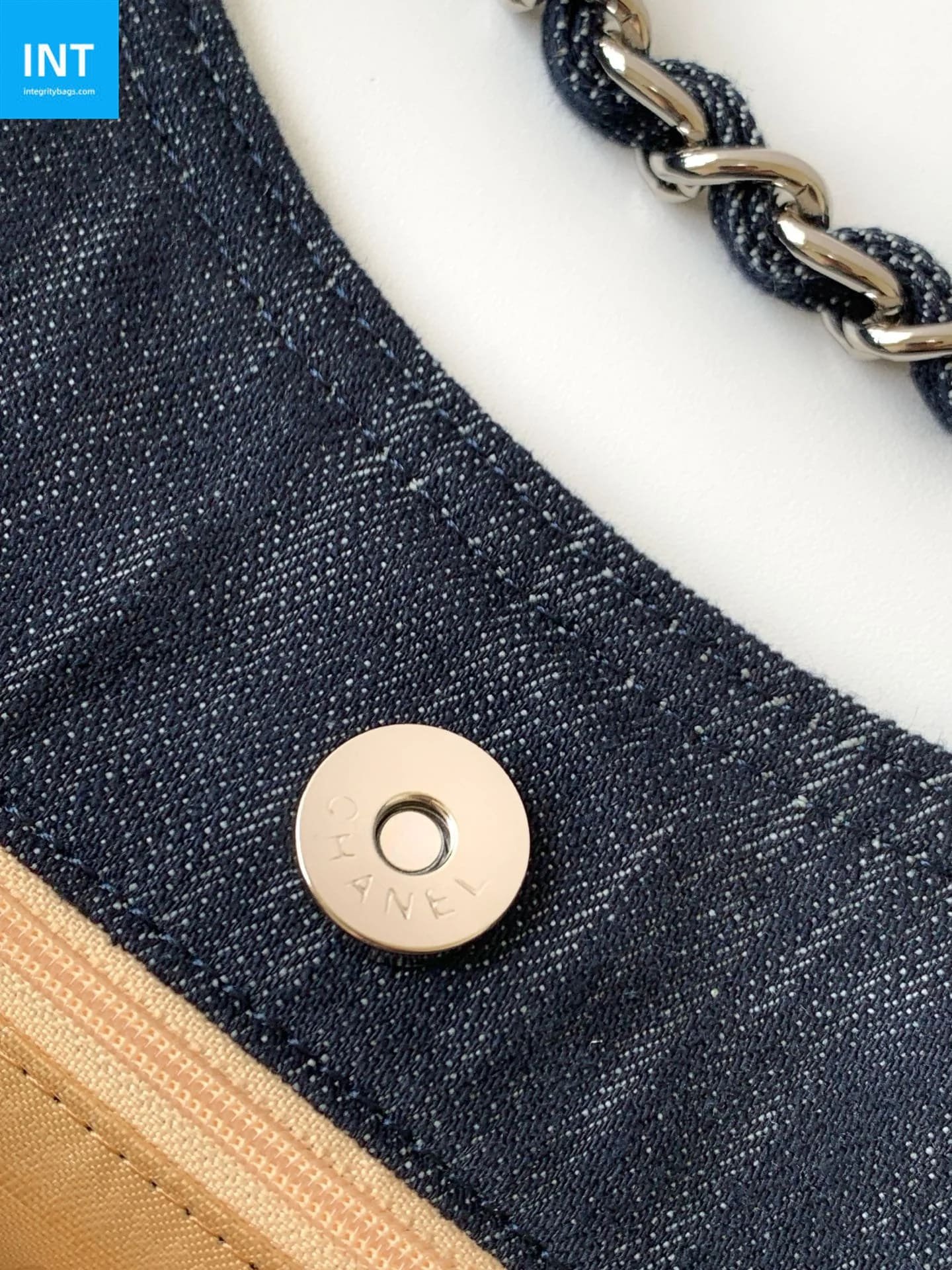 Chanel 25 Denim Leather Tote Bag (Navy Blue) - Image 5