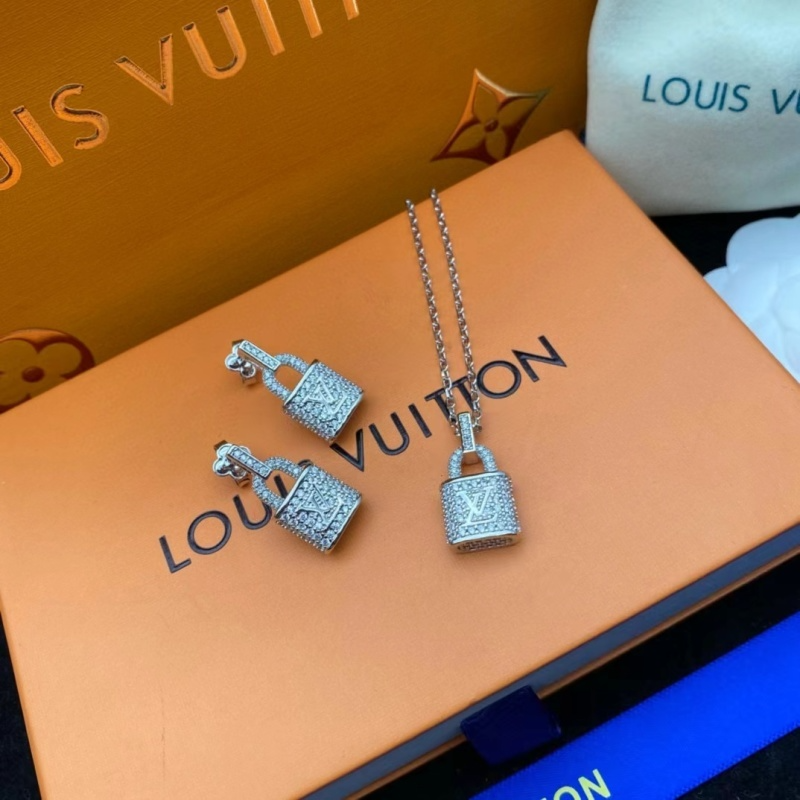 LV Crystal Lock Necklace - Image 4