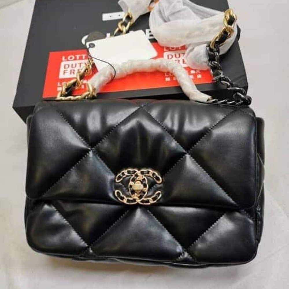 Chanel 19 Flap Shiny Lambskin Bag - Image 3