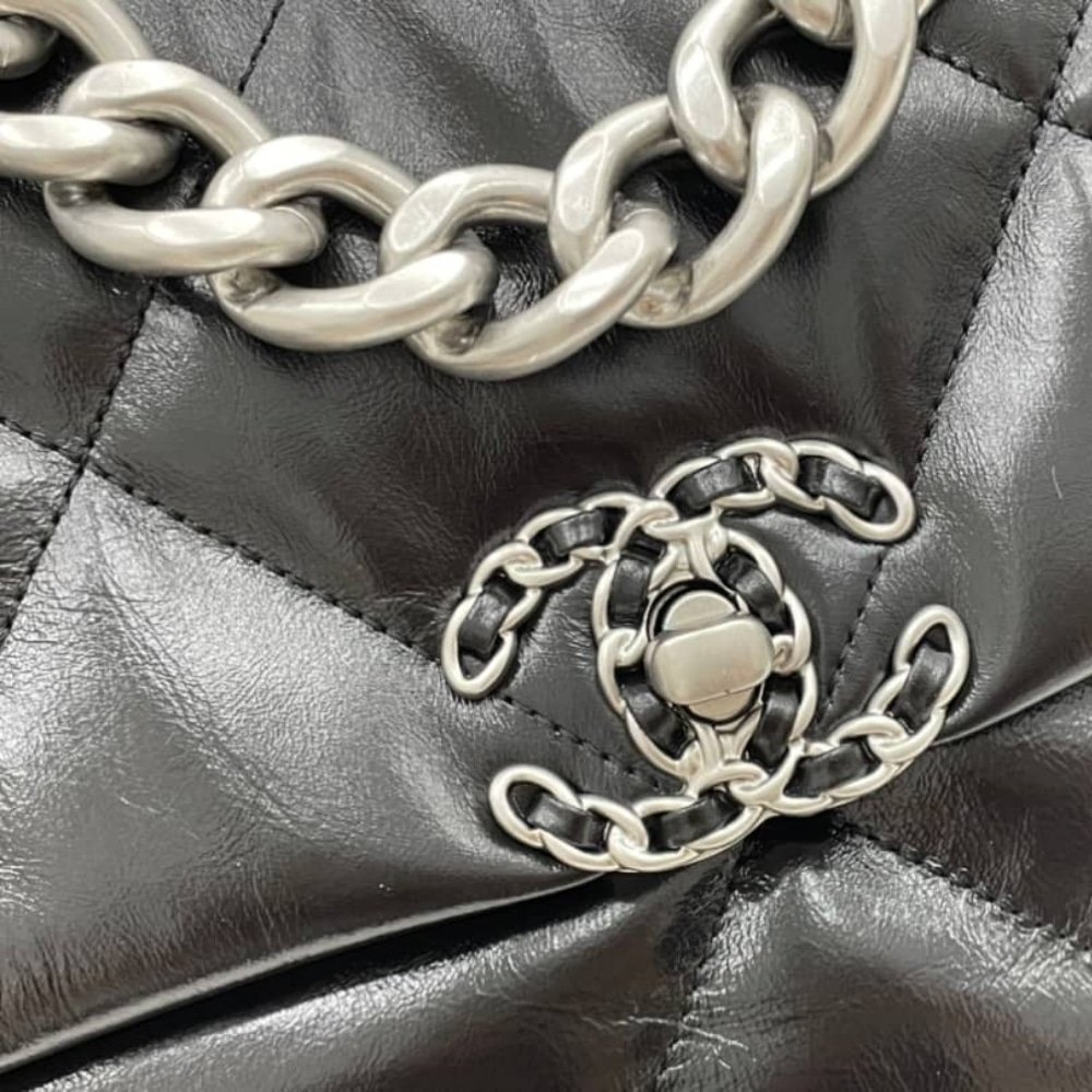 Chanel 19 Classic Lambskin Bag - Image 5