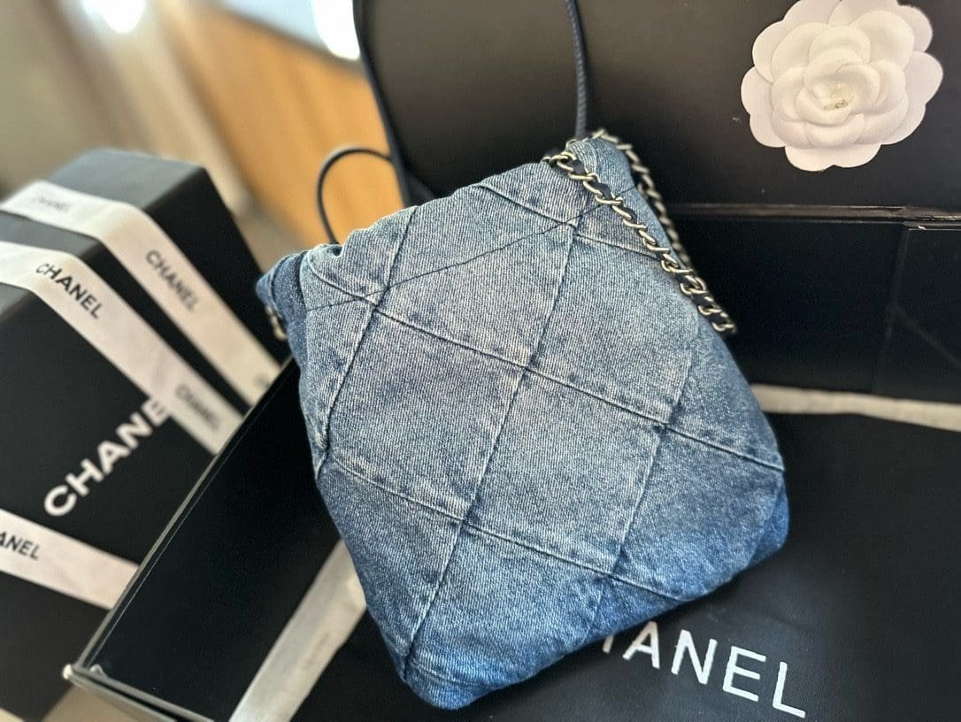 CHANEL 22 mini handbag - Image 8