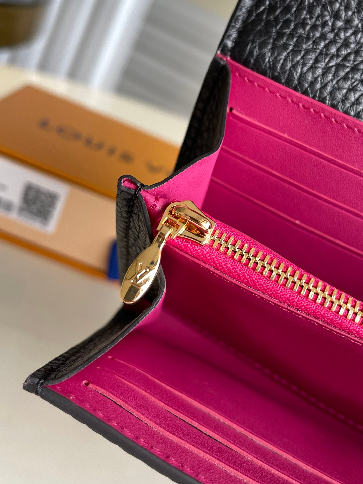 LOUIS VUITTON CAPUCINES WALLET BLACK M61248 - Image 8