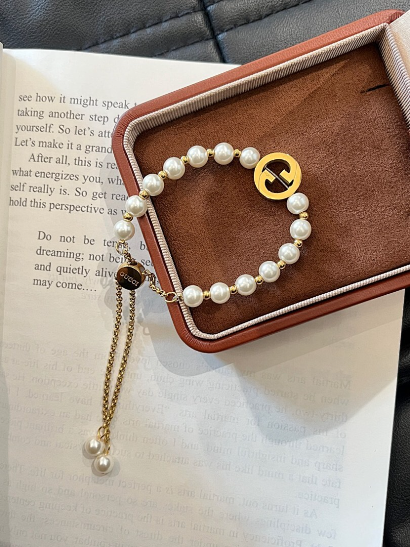 Gucci G Pearl Gold Steel Bracelet - Image 6
