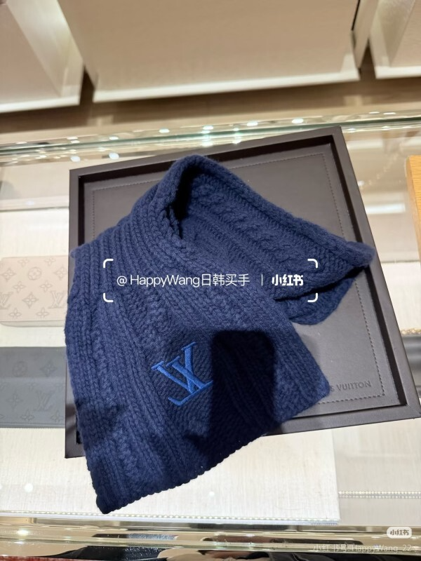 LV Light Pink Cable Knit Scarf with Embroidered Logo - Image 13