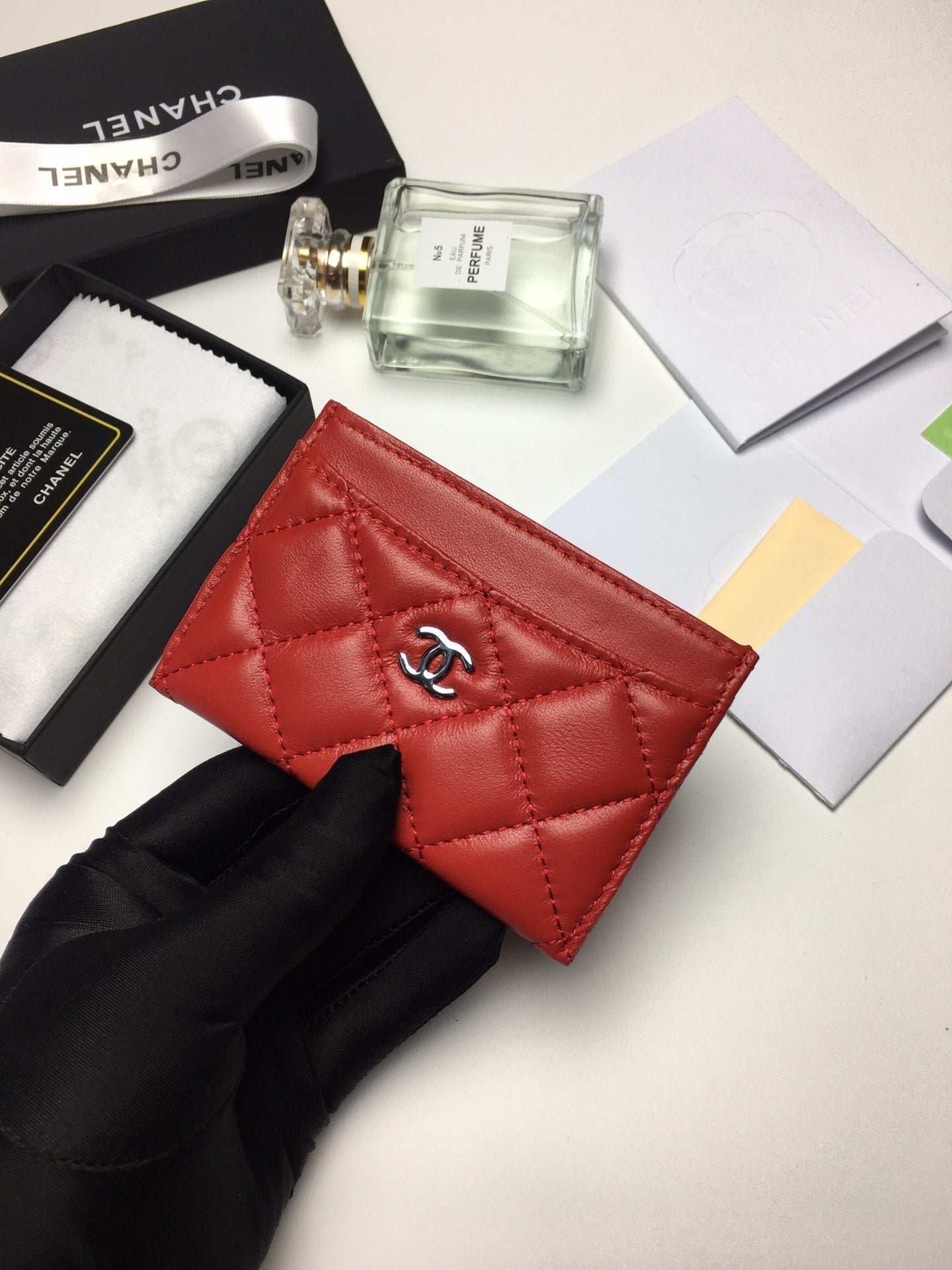 Alternative view of CC CARD HOLDER 11.2 RED CALFSKIN SILVER ICON