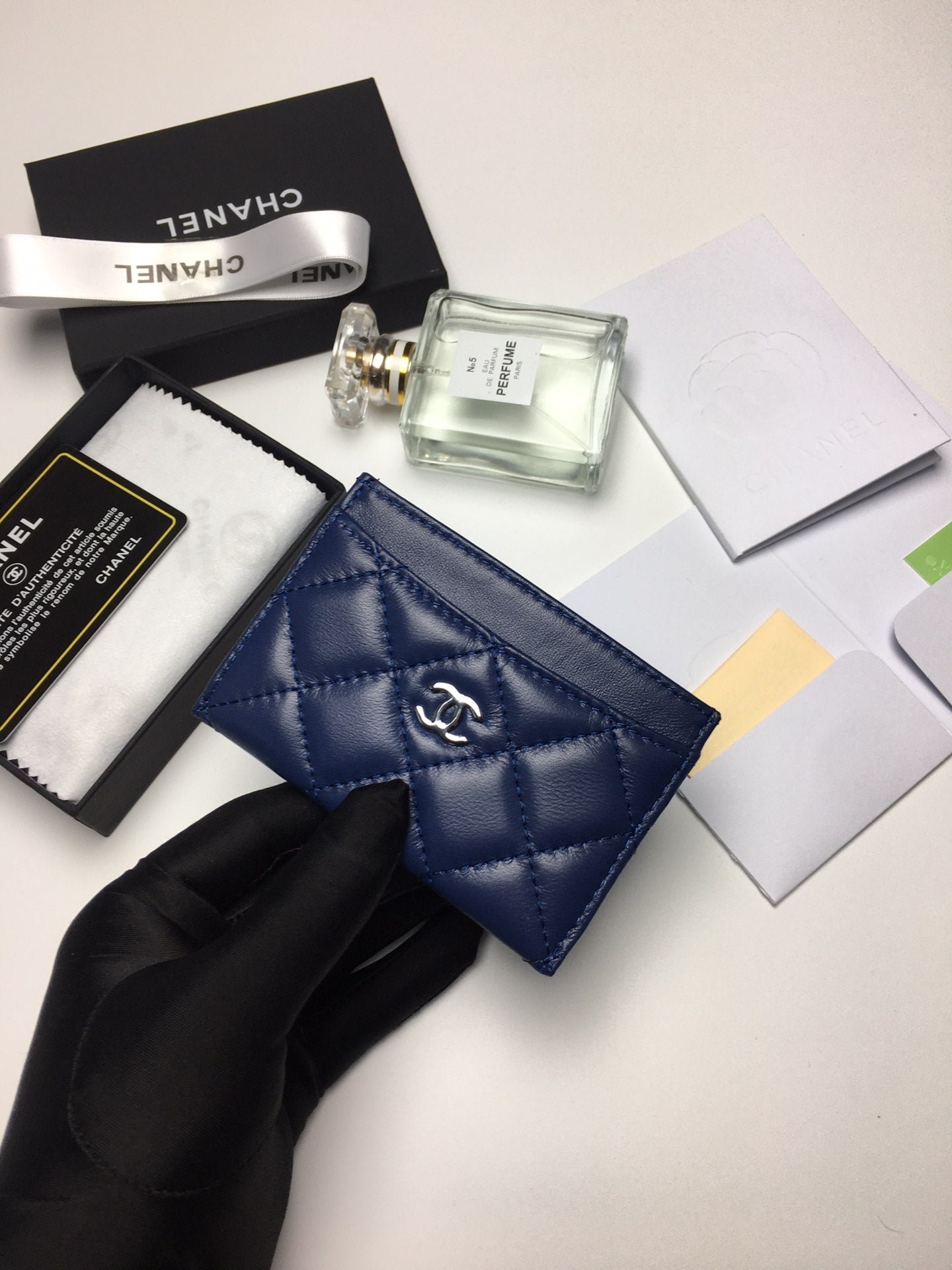 Alternative view of CC CARD HOLDER 11.2 NAVY CALFSKIN SILVER ICON