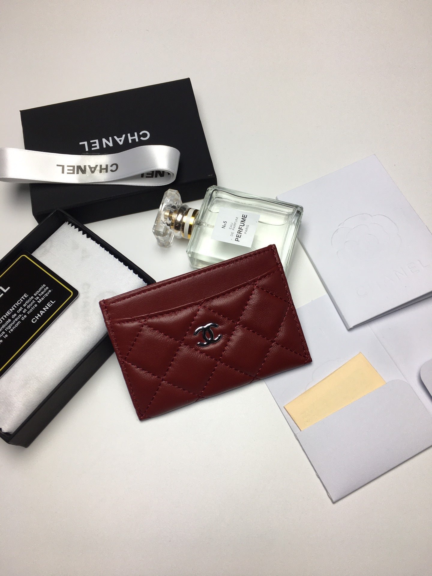 Alternative view of CC CARD HOLDER 11.2 GARNET CALFSKIN SILVER ICON