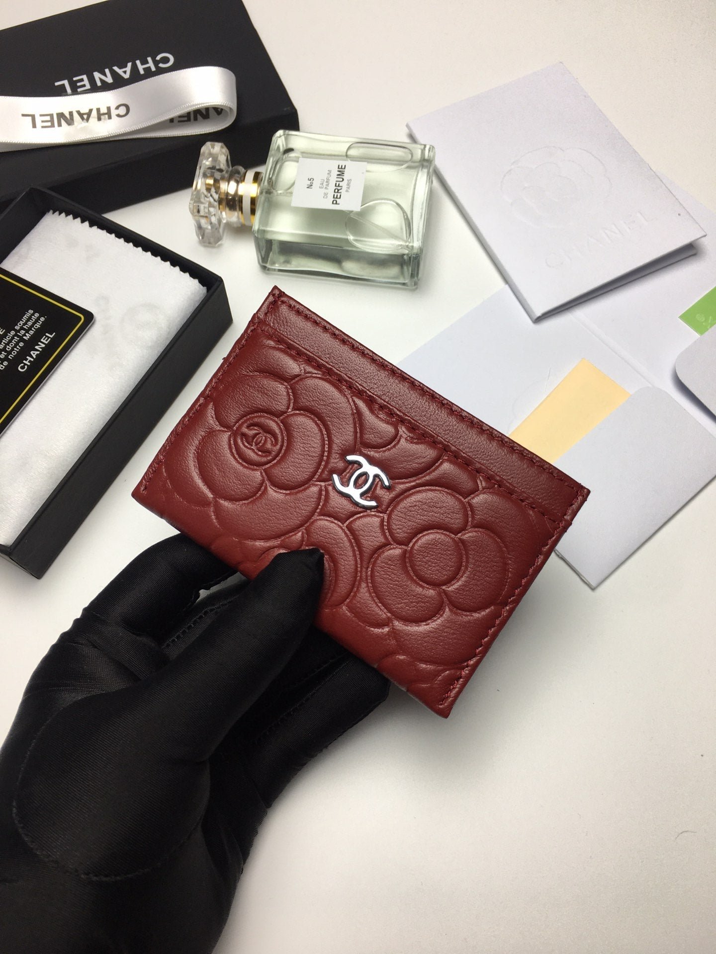 Alternative view of CC FLORAL CARD HOLDER 11.2 GARNET CALFSKIN SILVER ICON