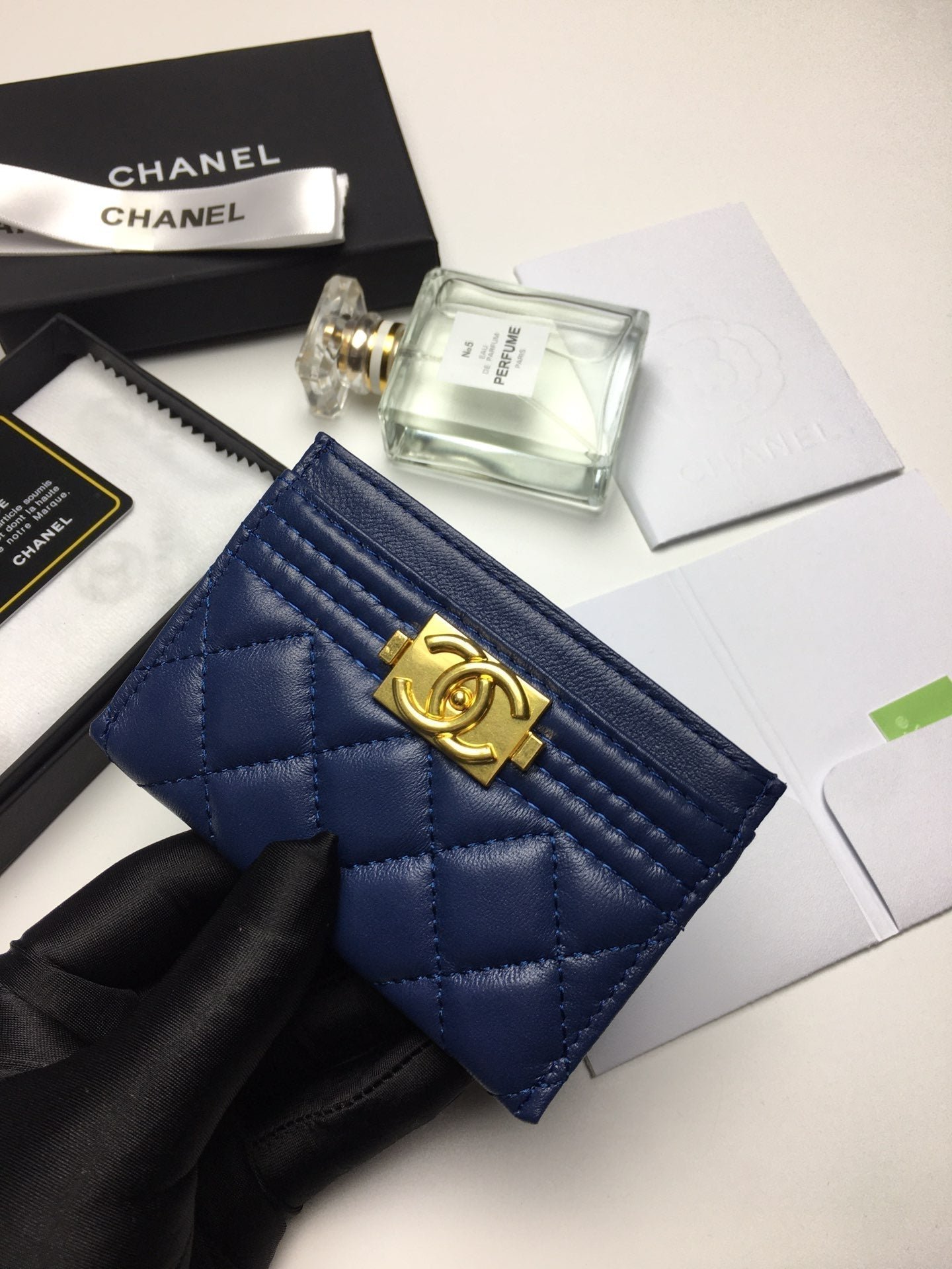 Alternative view of CC BOY CARD HOLDER 11.2 NAVY CALFSKIN GOLD ICON