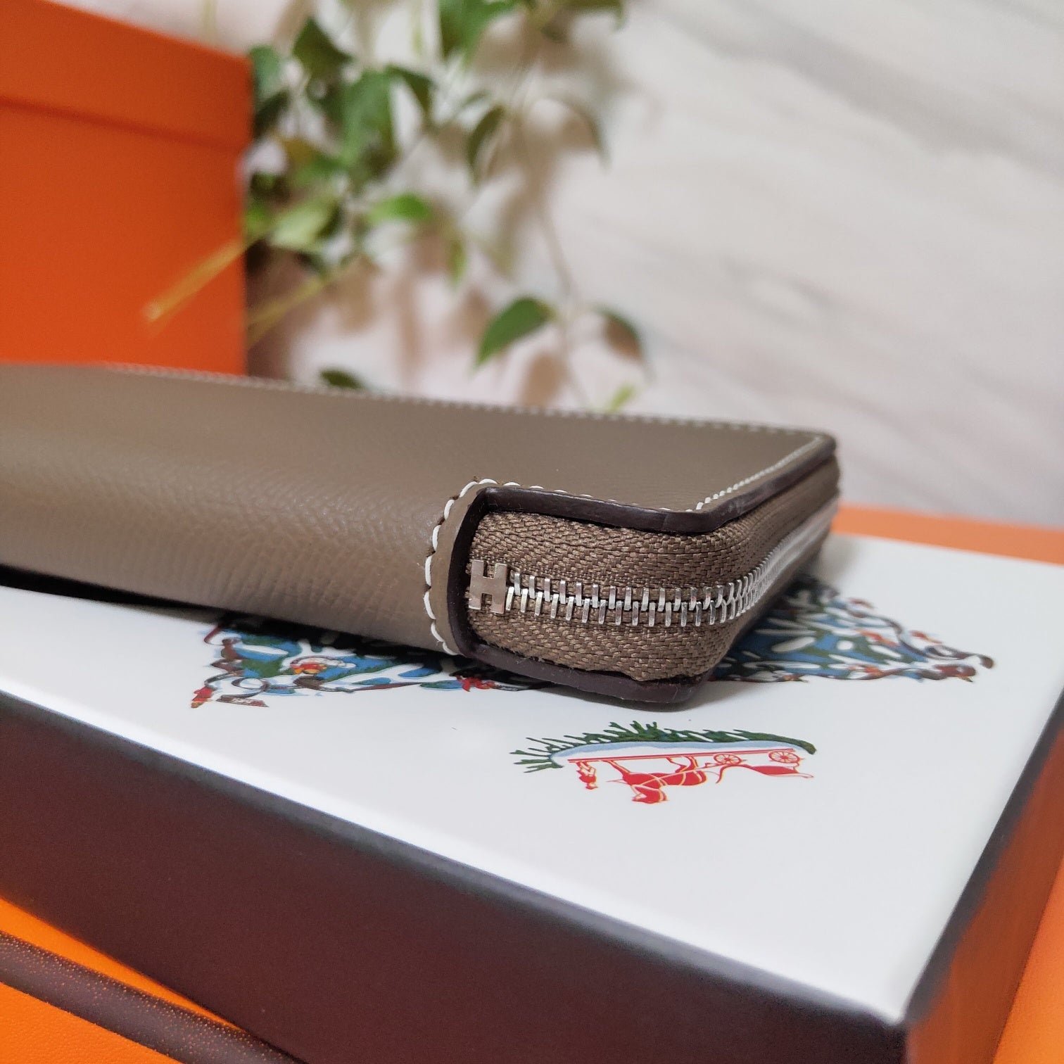 HERMES Zipper Wallet 20 Brown Epsom - Image 4