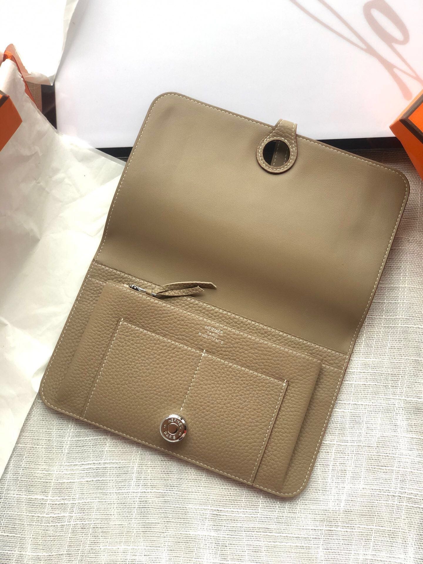 HERMES Dogon Wallet 20 KHAKI Togo Shw - Image 3