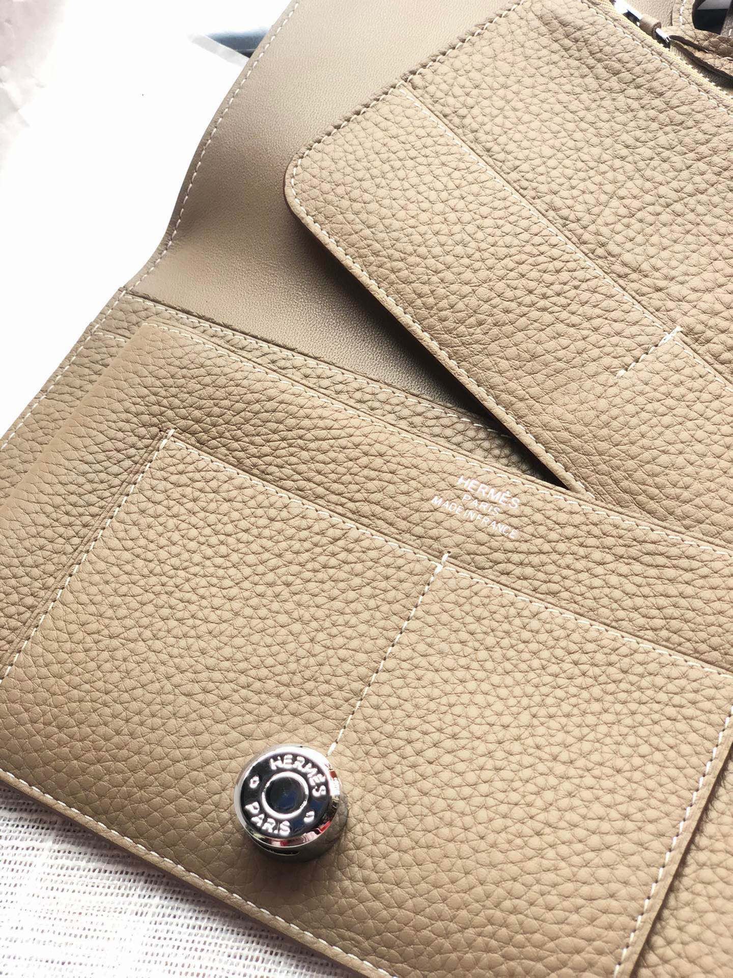 HERMES Dogon Wallet 20 KHAKI Togo Shw - Image 4