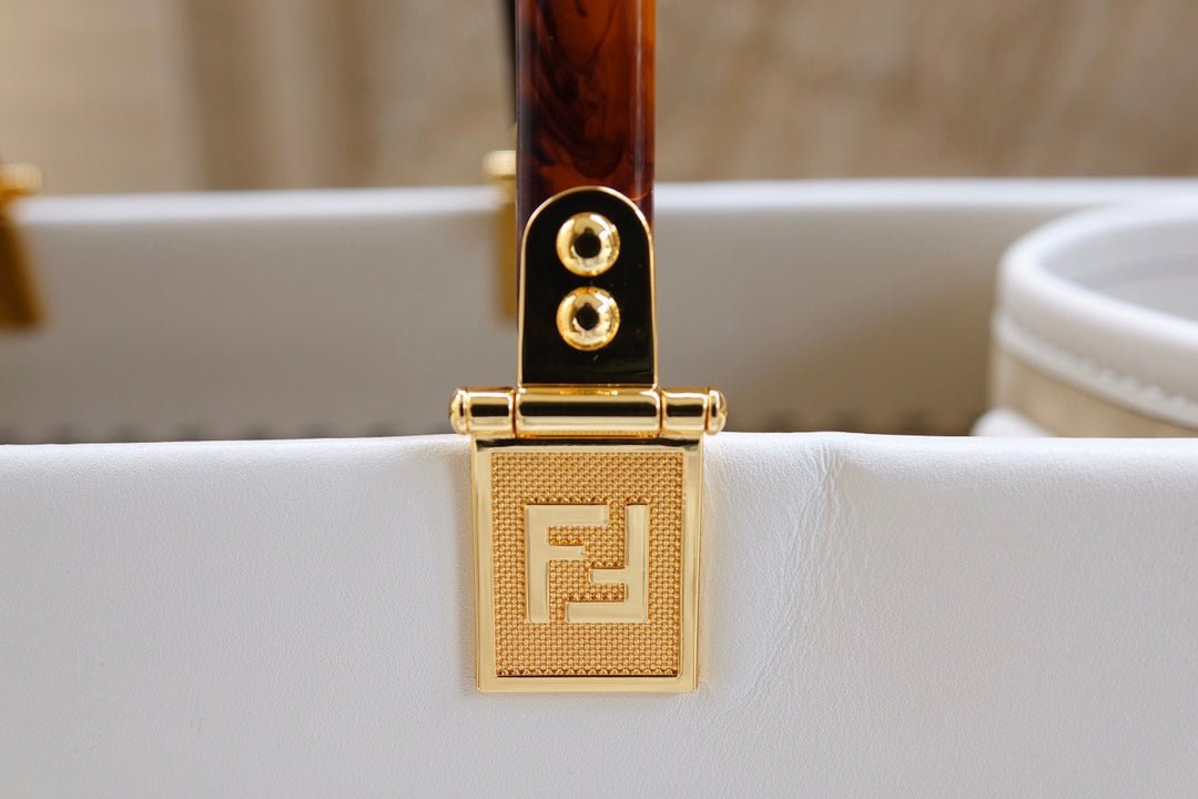 Fendi Sunshine Large 40.5 White Calfskin Tote Bag - Image 4
