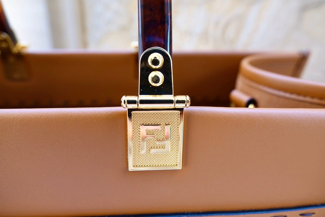 Fendi Sunshine Large 40.5 Tan Calfskin Tote Bag - Image 7