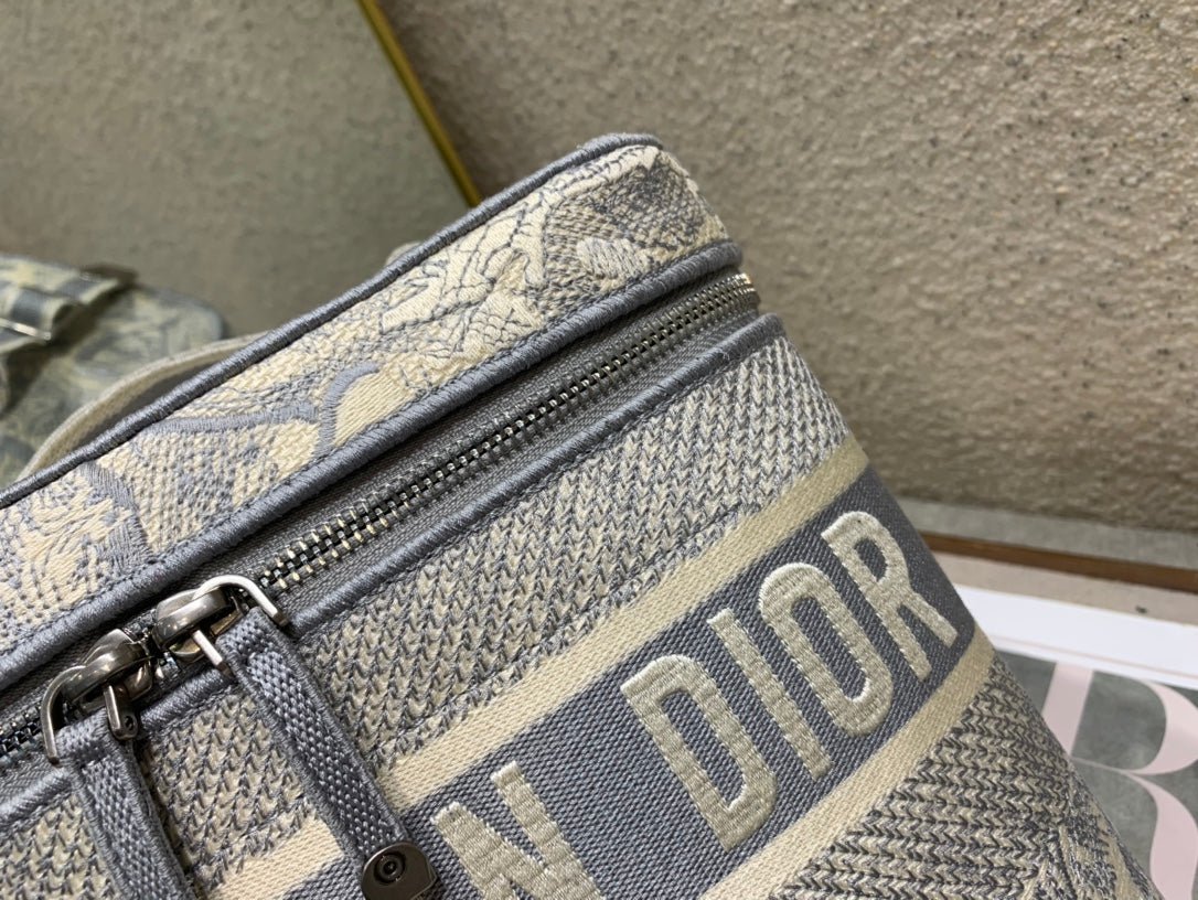 Dior Vanity Series 25 Pastel Gray Oblique Jacquard Case - Image 8