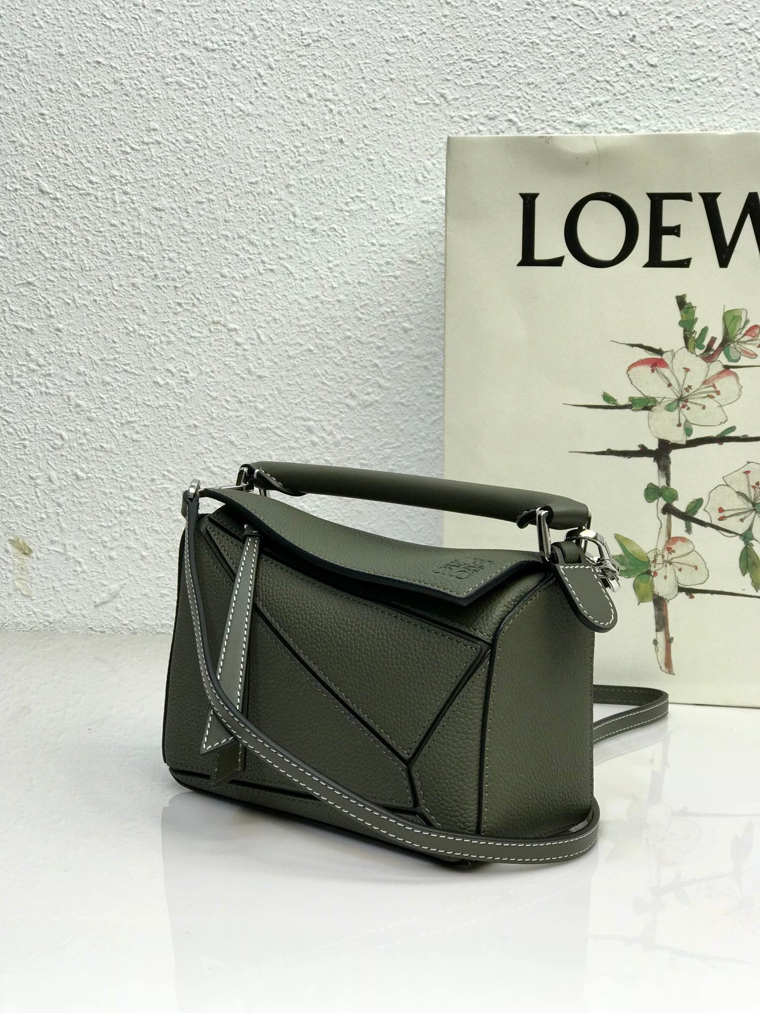 Alternative view of LOE MINI 18 PUZZLE BAG IN JUNIPER GREEN CALFSKIN