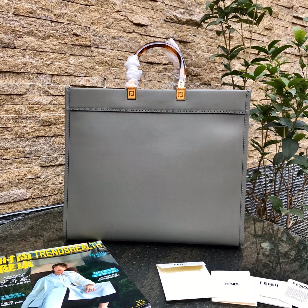 Fendi Sunshine Large 40.5 Grey Calfskin Tote Bag - Image 4