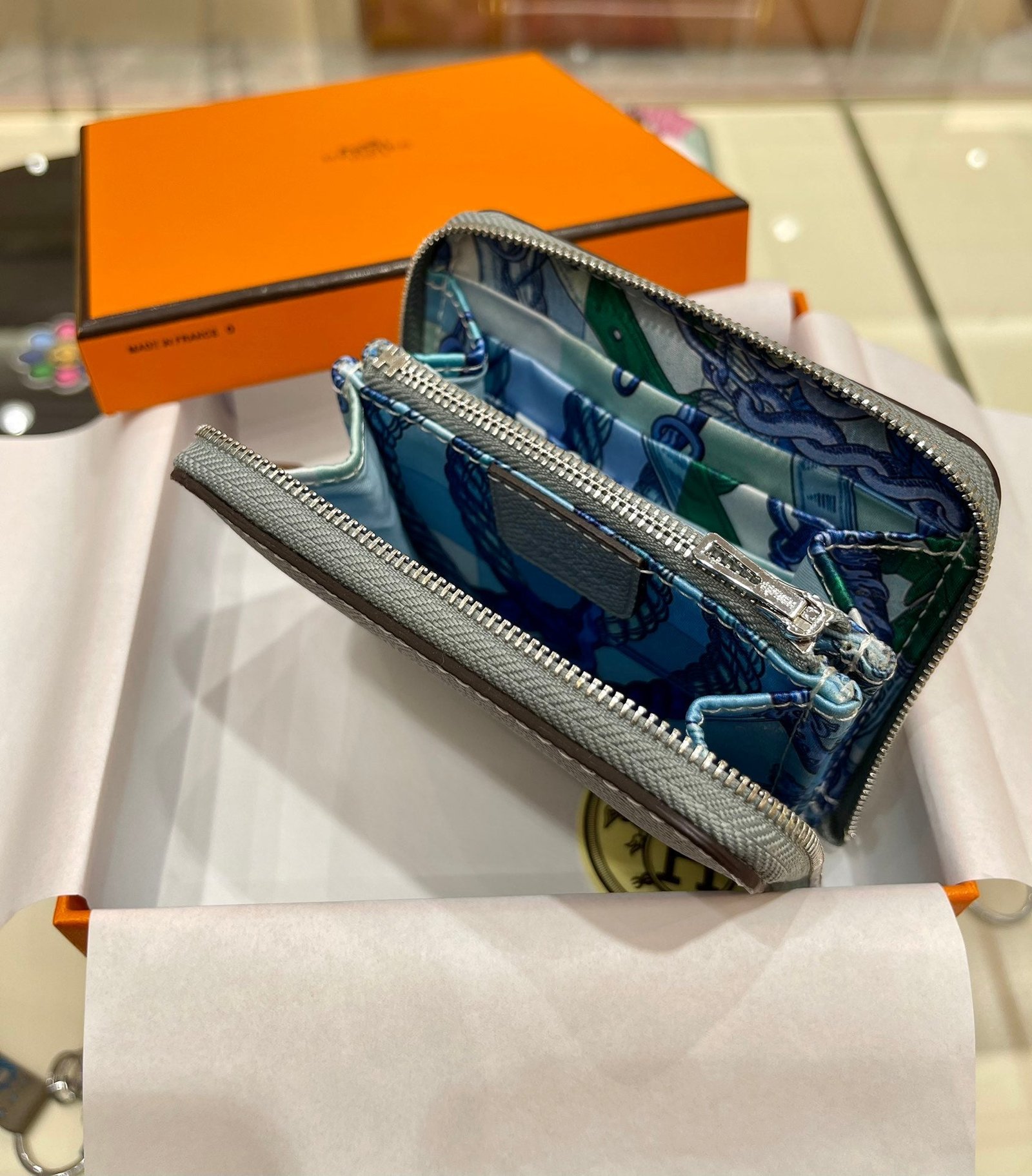 HERMES Compact Wallet 11.5 Grey Epsom - Image 5