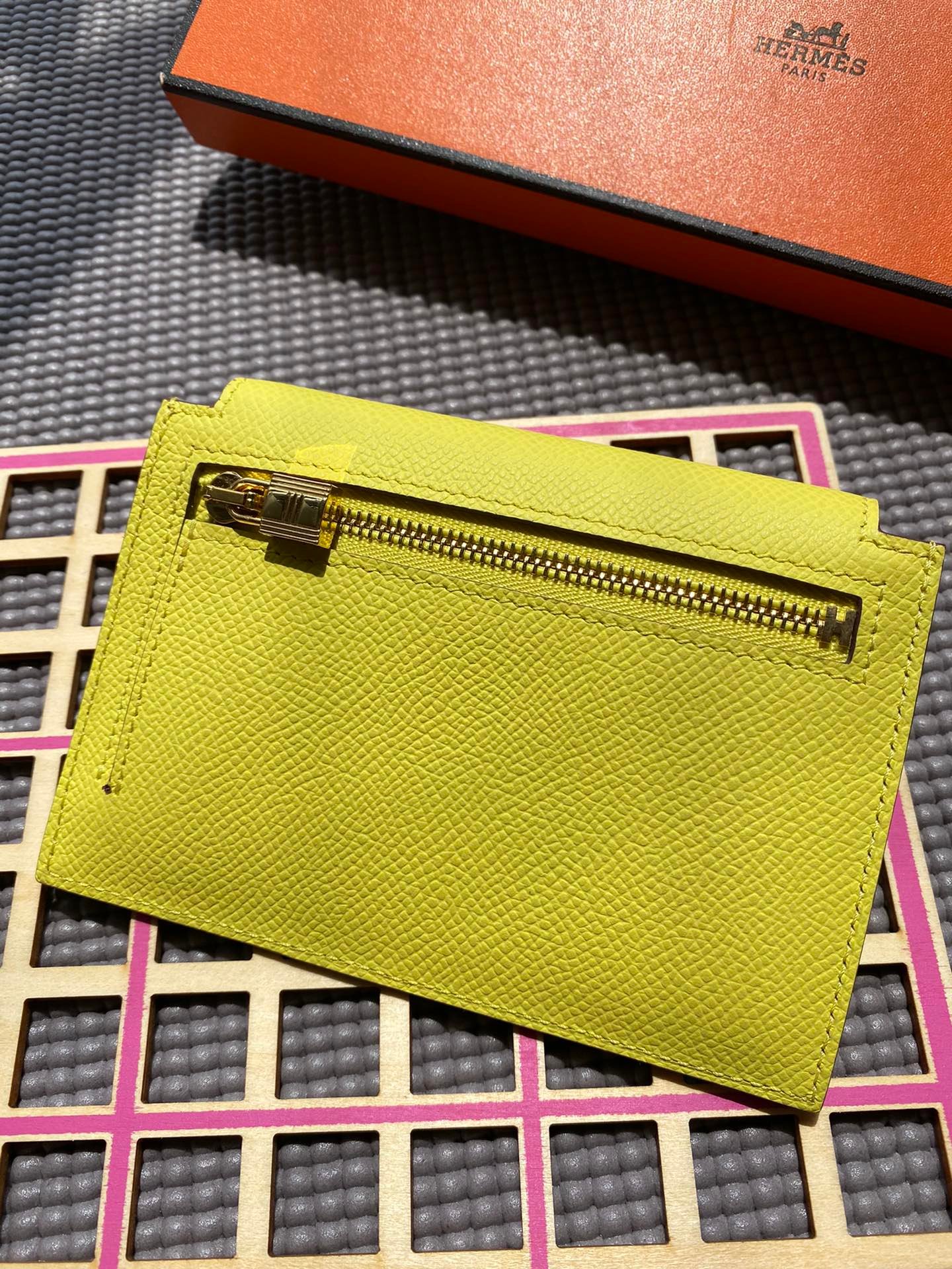 Alternative view of HERMES Kelly Pocket 13.5 Lime Epsom Ghw