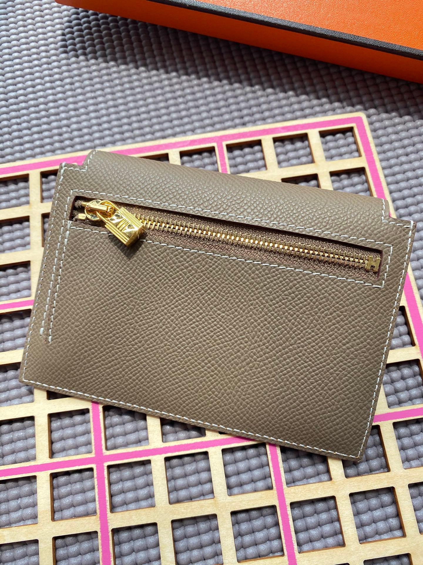 Alternative view of HERMES Kelly Pocket 13.5 Brown Epsom Ghw