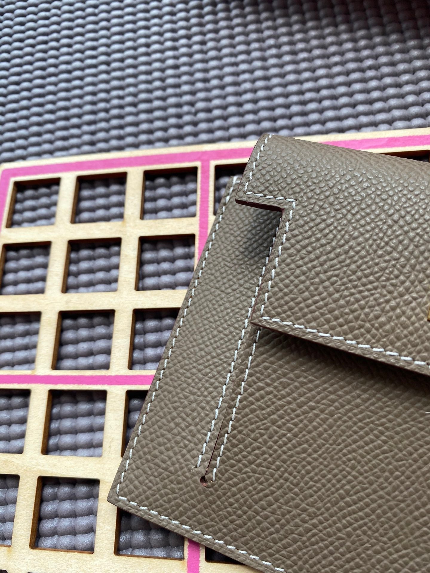 HERMES Kelly Pocket 13.5 Brown Epsom Ghw - Image 8