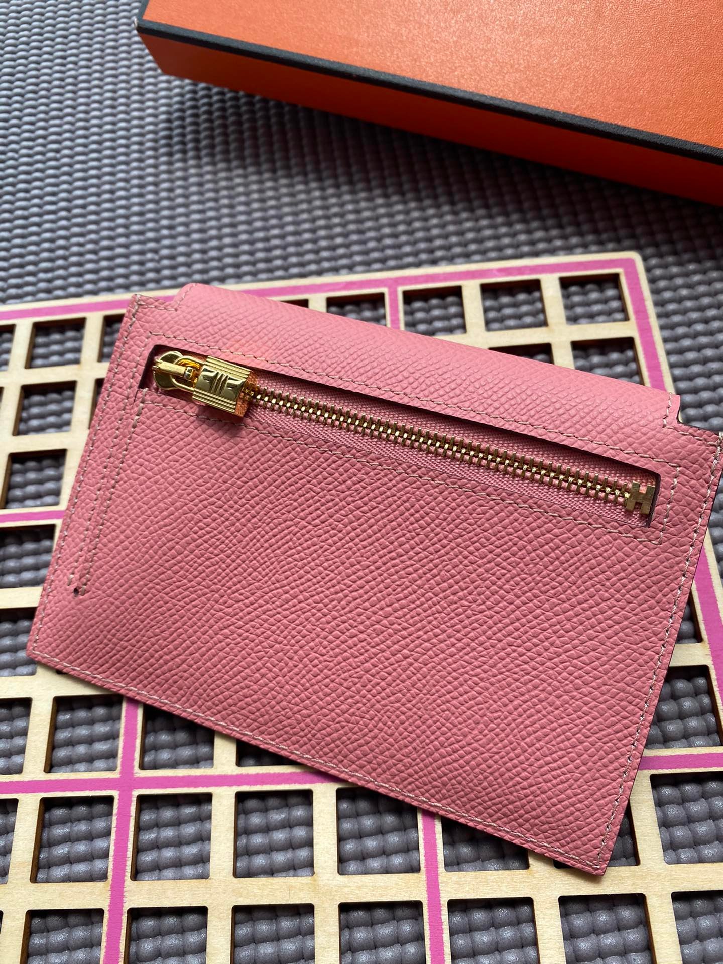 Alternative view of HERMES Kelly Pocket 13.5 Pink Epsom Ghw