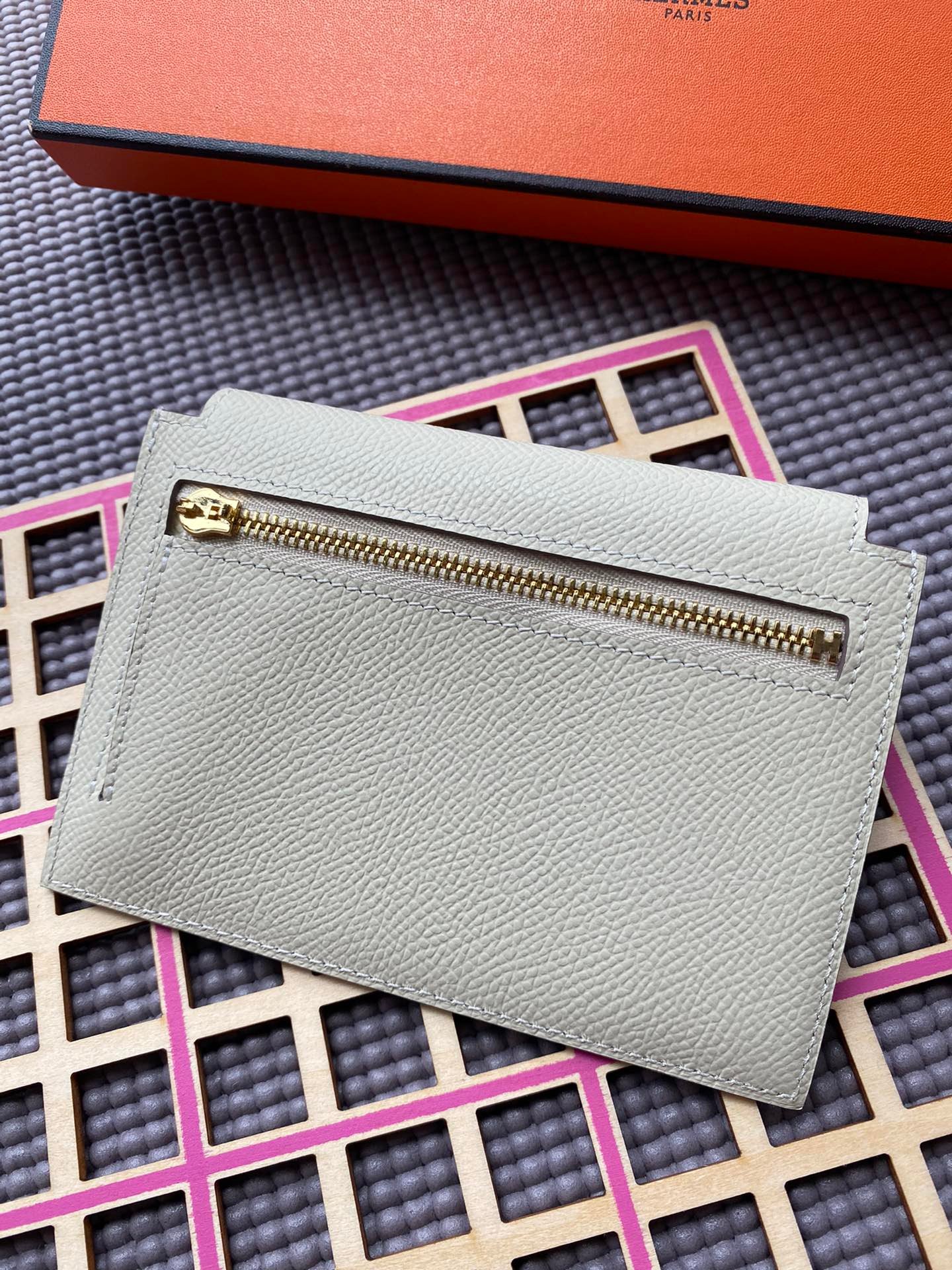 Alternative view of HERMES Kelly Pocket 13.5 White Epsom Ghw