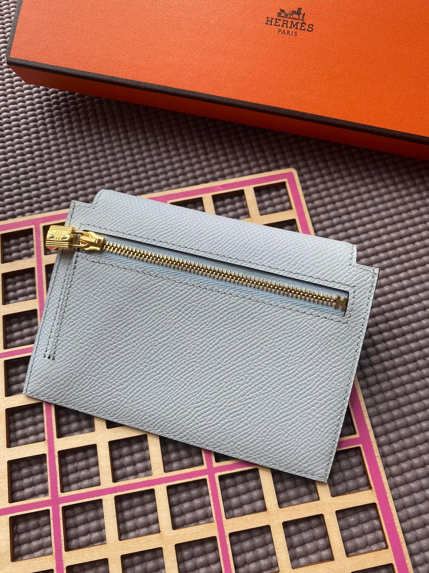 Alternative view of HERMES Kelly Pocket 13.5 Light Grey Epsom Ghw
