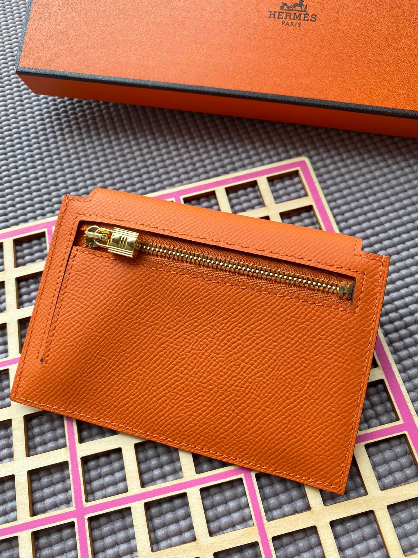 Alternative view of HERMES Kelly Pocket 13.5 Orange Epsom Ghw
