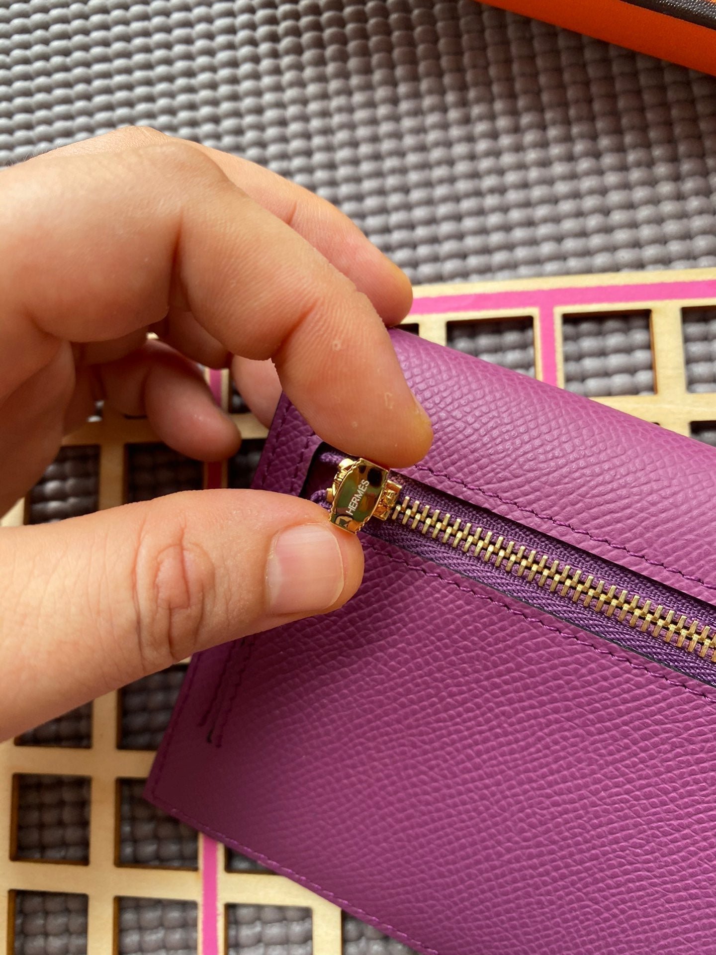 HERMES Kelly Pocket 13.5 Purple Epsom Ghw - Image 8