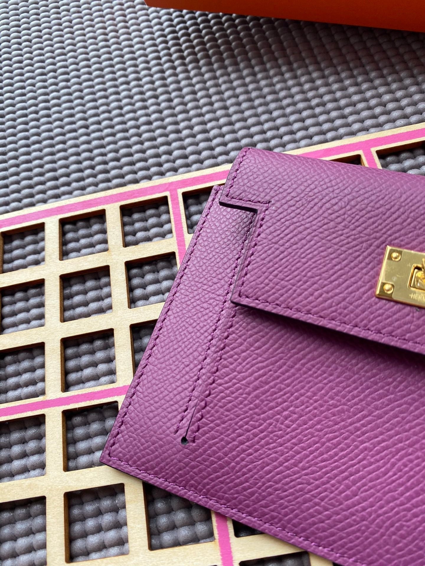 HERMES Kelly Pocket 13.5 Purple Epsom Ghw - Image 6