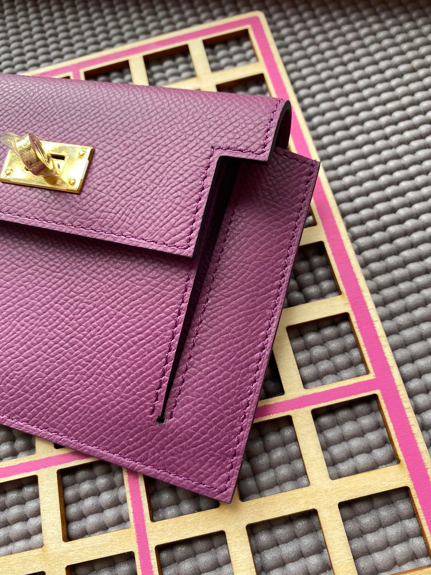HERMES Kelly Pocket 13.5 Purple Epsom Ghw - Image 5