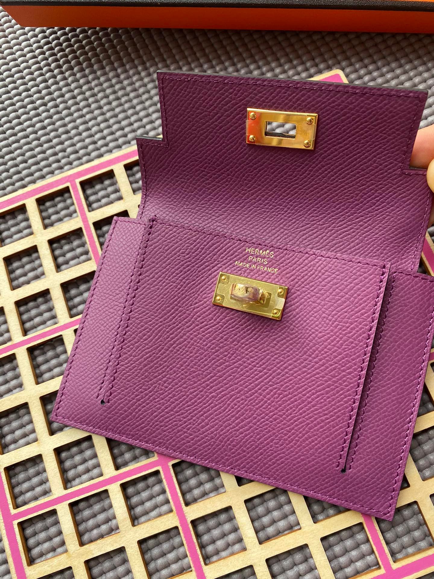 HERMES Kelly Pocket 13.5 Purple Epsom Ghw - Image 3