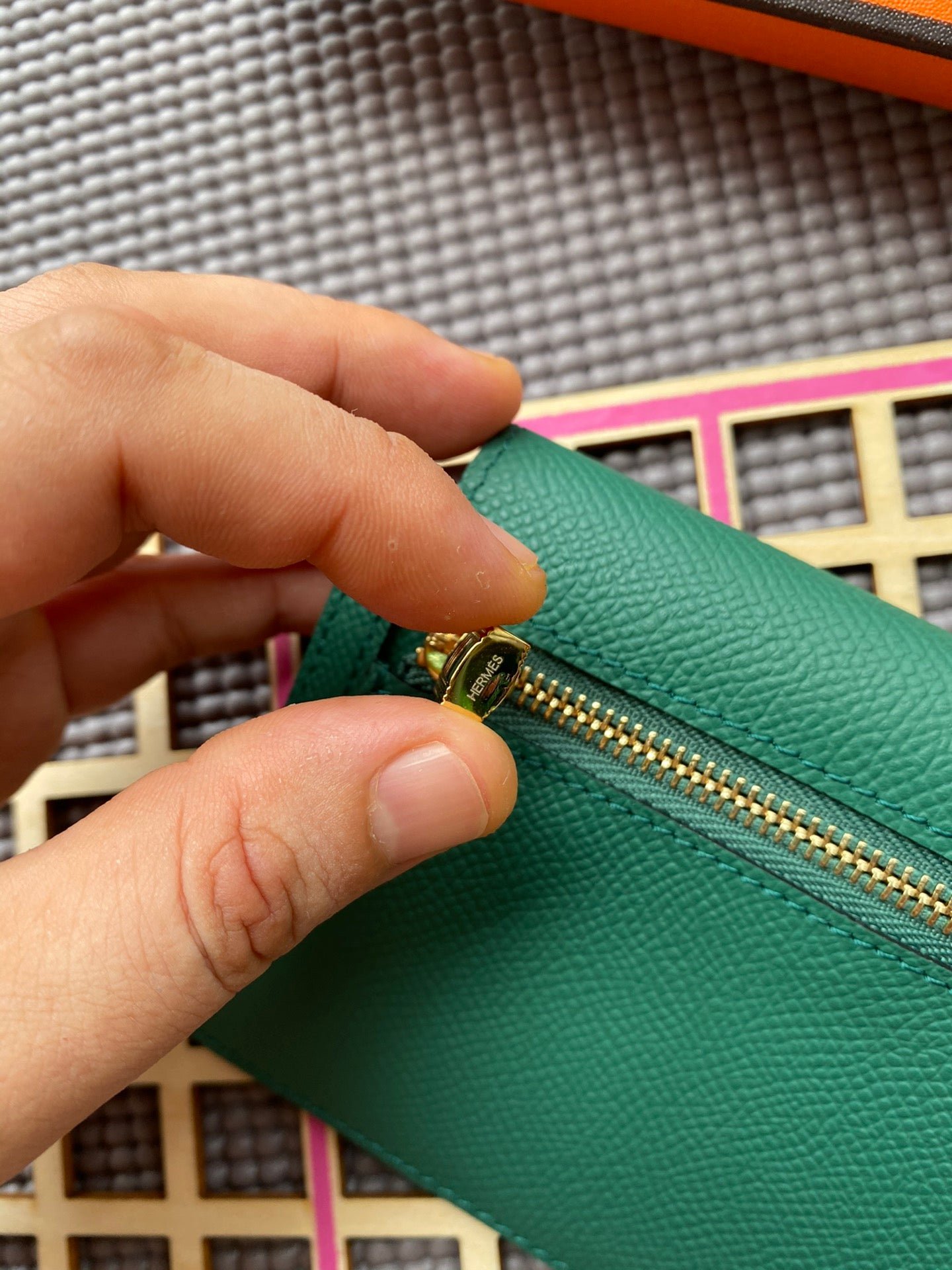 HERMES Kelly Pocket 13.5 Dark Green Epsom Ghw - Image 7
