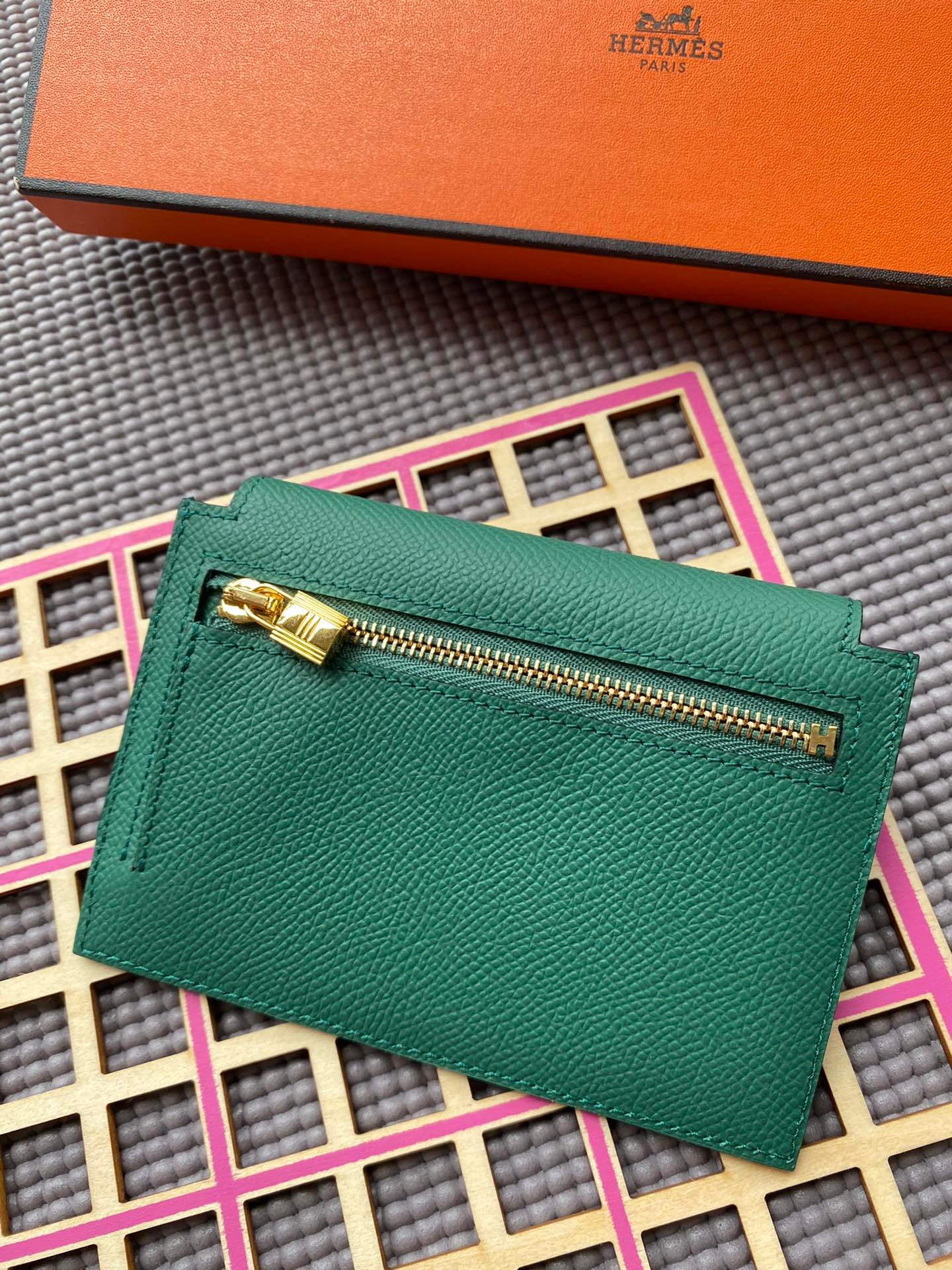 Alternative view of HERMES Kelly Pocket 13.5 Dark Green Epsom Ghw