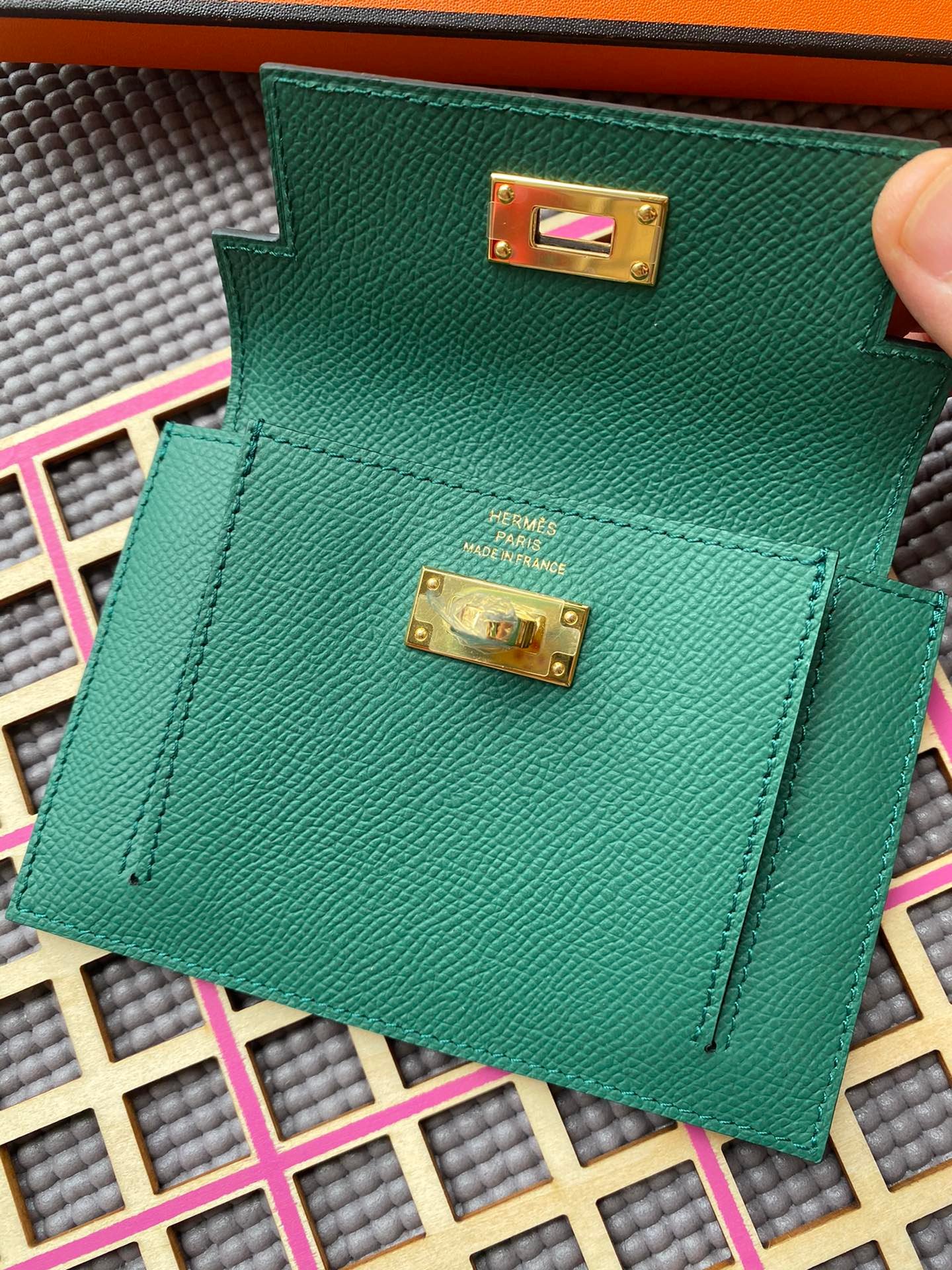 HERMES Kelly Pocket 13.5 Dark Green Epsom Ghw - Image 5