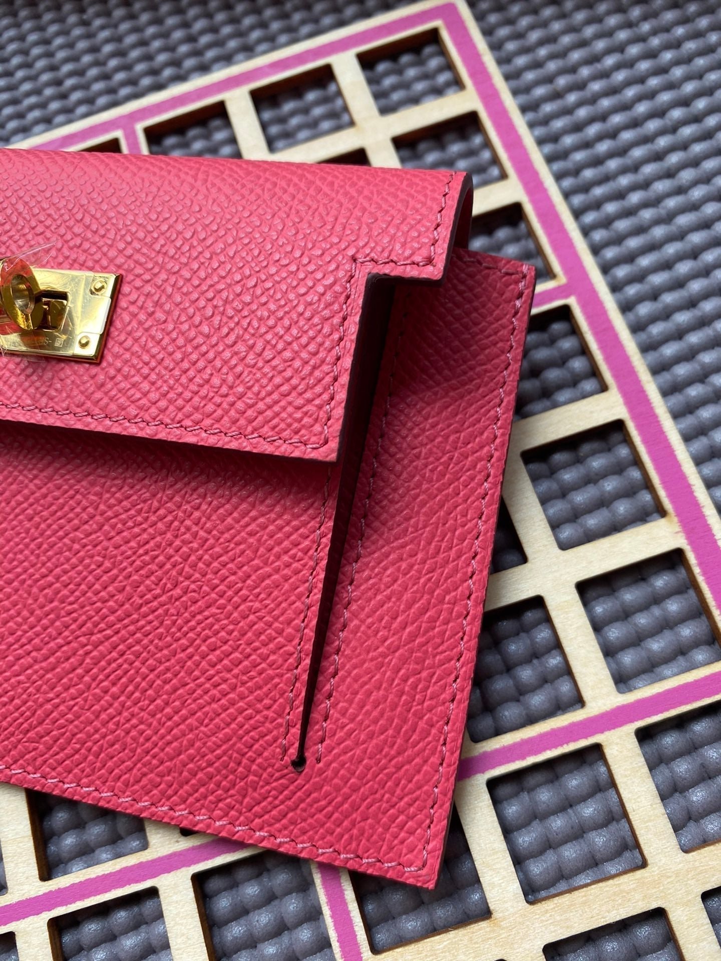 HERMES Kelly Pocket 13.5 Dark Pink Epsom Ghw - Image 5
