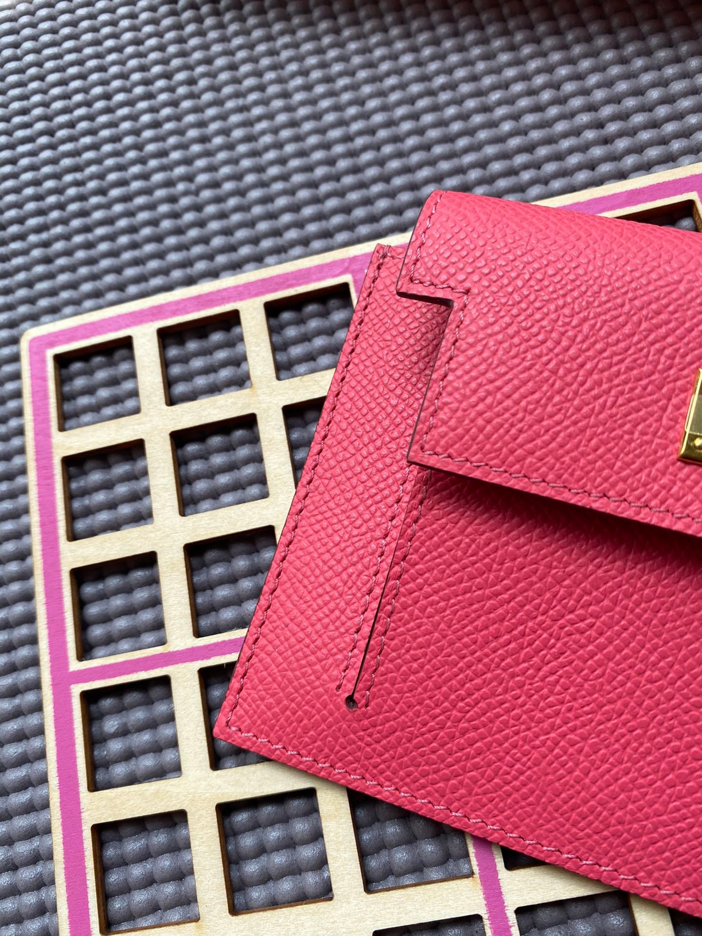 HERMES Kelly Pocket 13.5 Dark Pink Epsom Ghw - Image 7