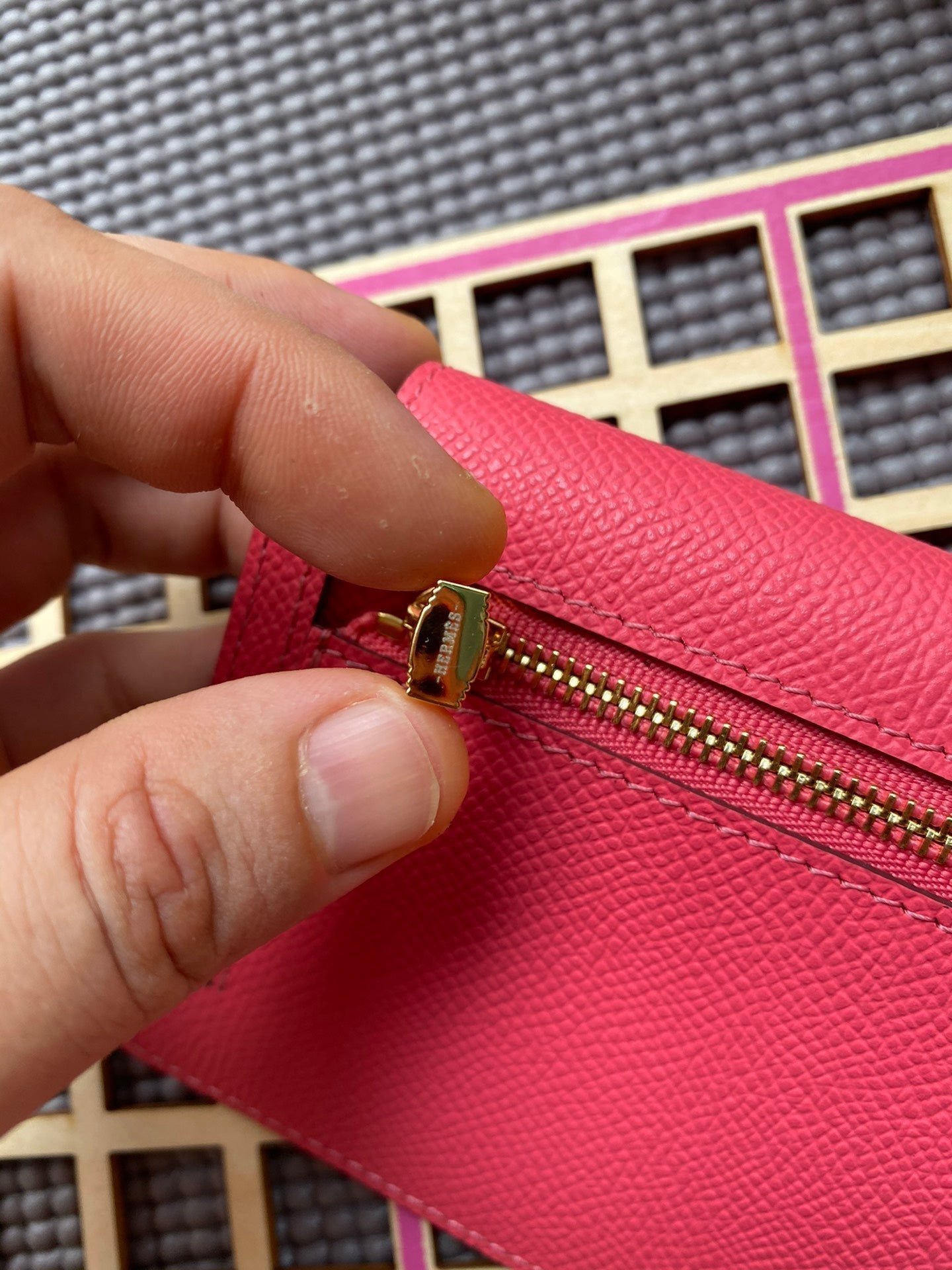 HERMES Kelly Pocket 13.5 Dark Pink Epsom Ghw - Image 8