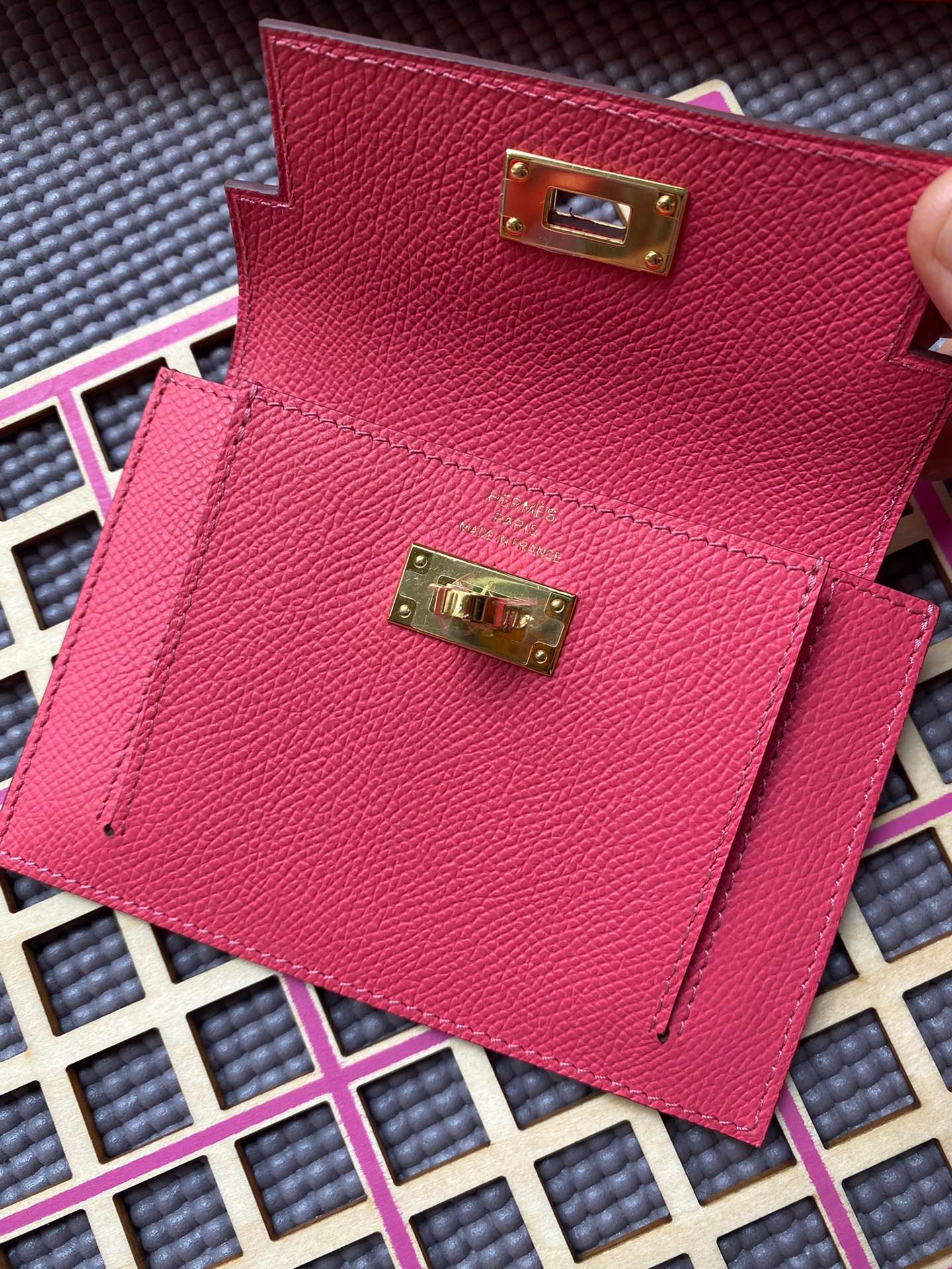 HERMES Kelly Pocket 13.5 Dark Pink Epsom Ghw - Image 3